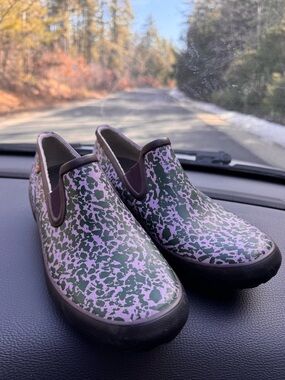 BOGS low cut rain shoes spring womens size 9 
100% Waterproof - Bogs Max-Wick